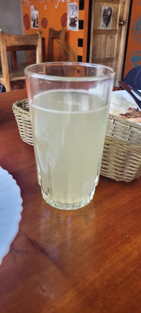 Menu_Camila Cafe & Grill_Galápagos_image_2