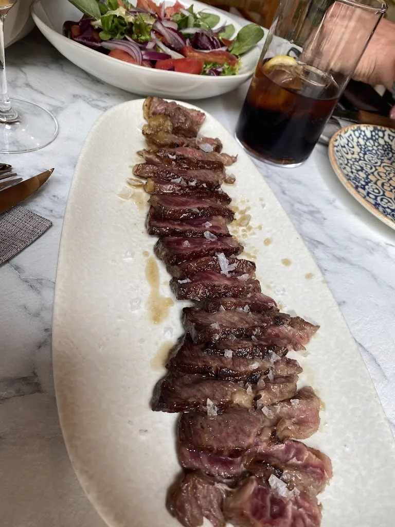 MARJAN MANOUCHEHRI_Rueda: Casa Lola_Rueda de la Sierra_review