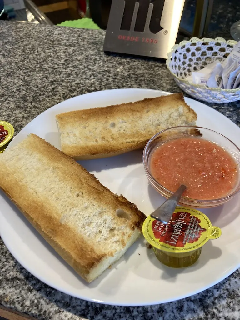 Javi Gou_Bar Un Alto En El Camino_Tórtola de Henares_review