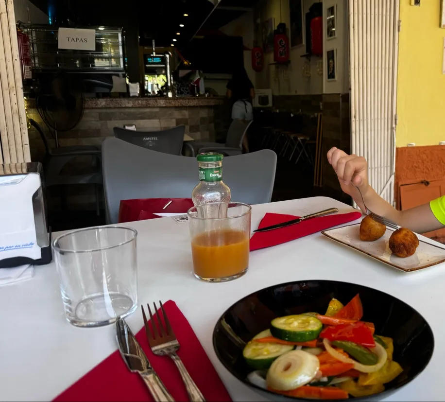 Ilana Ostrowska_Wolfy&Whitey Ramen&Ramyun Cafe_Beniardá_review