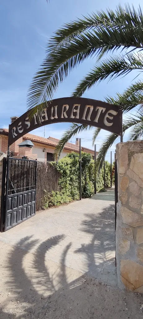 Cristo y punto_Don Melón Restaurante y Tienda_Villanueva de Argecilla_review