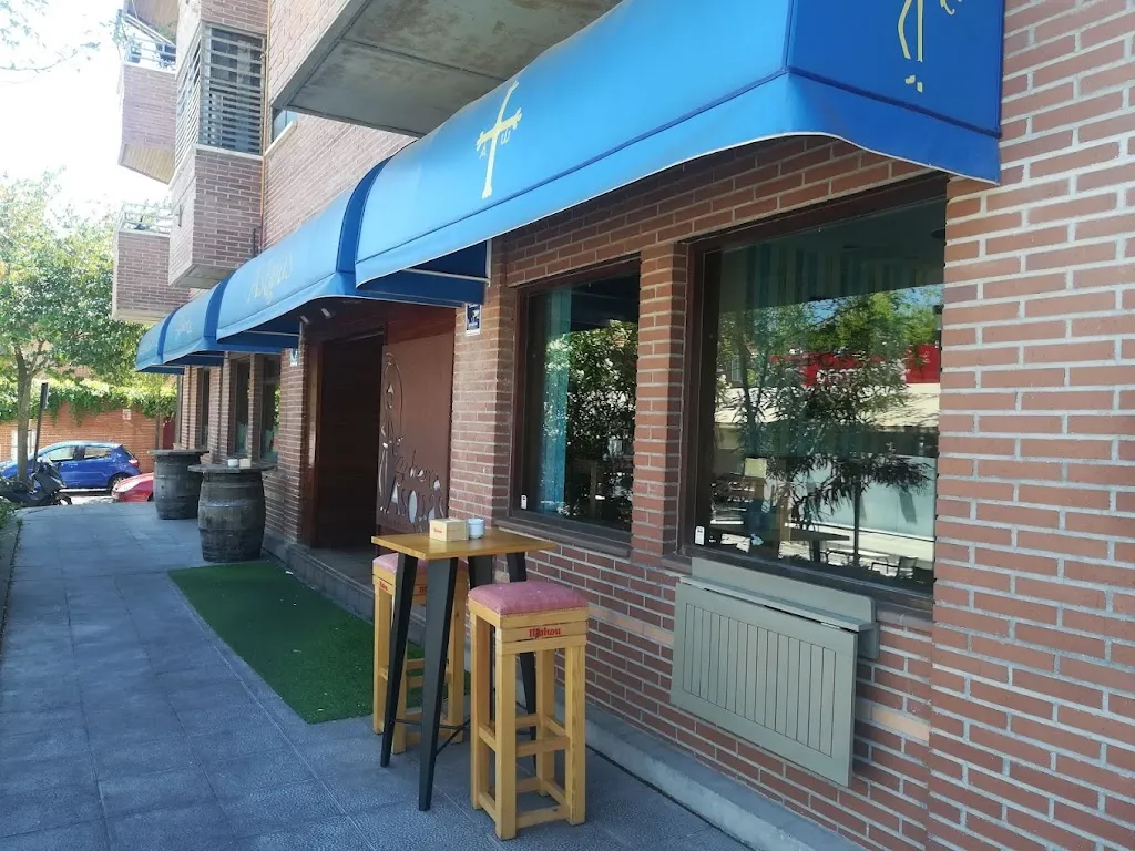 Sidrería Asquas restaurant in Viñuelas