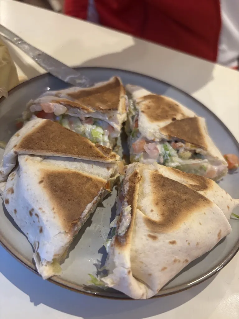 Yudymary Duarte_Quesarito_Viñuelas_review