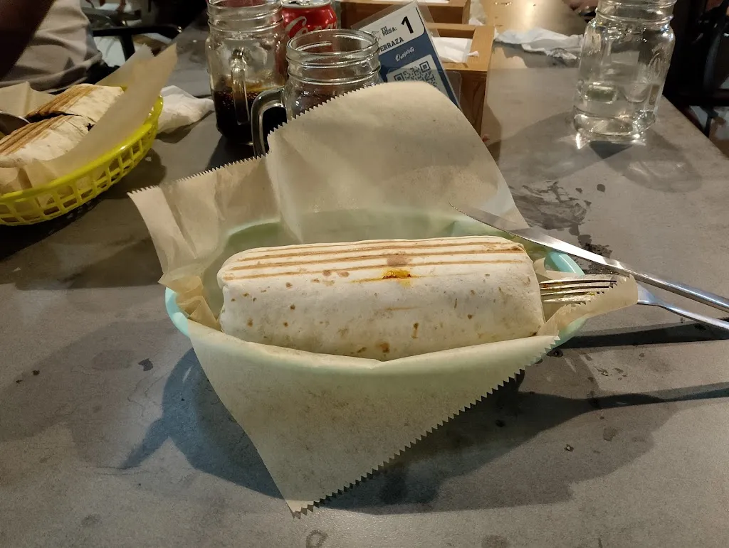 Maykol Farrera_Quesarito_Viñuelas_review