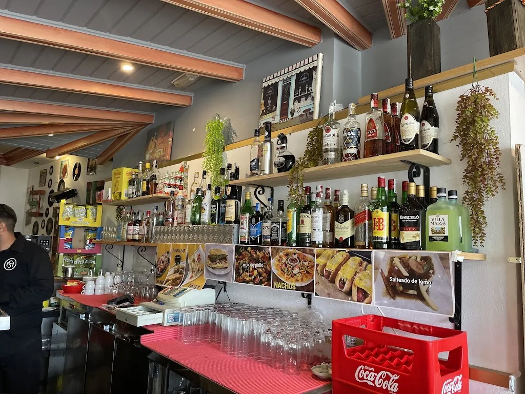 BAR DAIGUÁ restaurant in Arroyomolinos de León