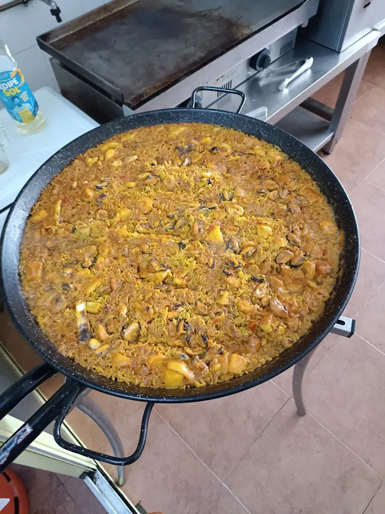 Los Remedios, asador de pollos y freiduría restaurant in Aljaraque