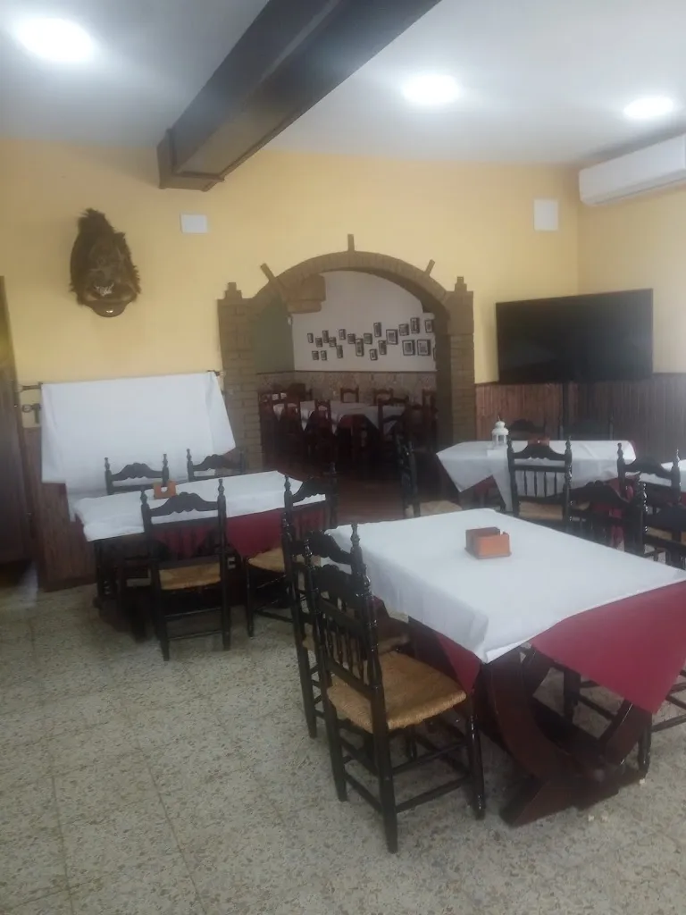 Bar Restaurante La Pradera_Cabezas Rubias_slider_image_1