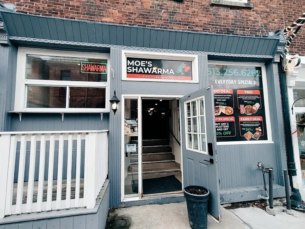 Moe's Shawarma restaurant in Almonte