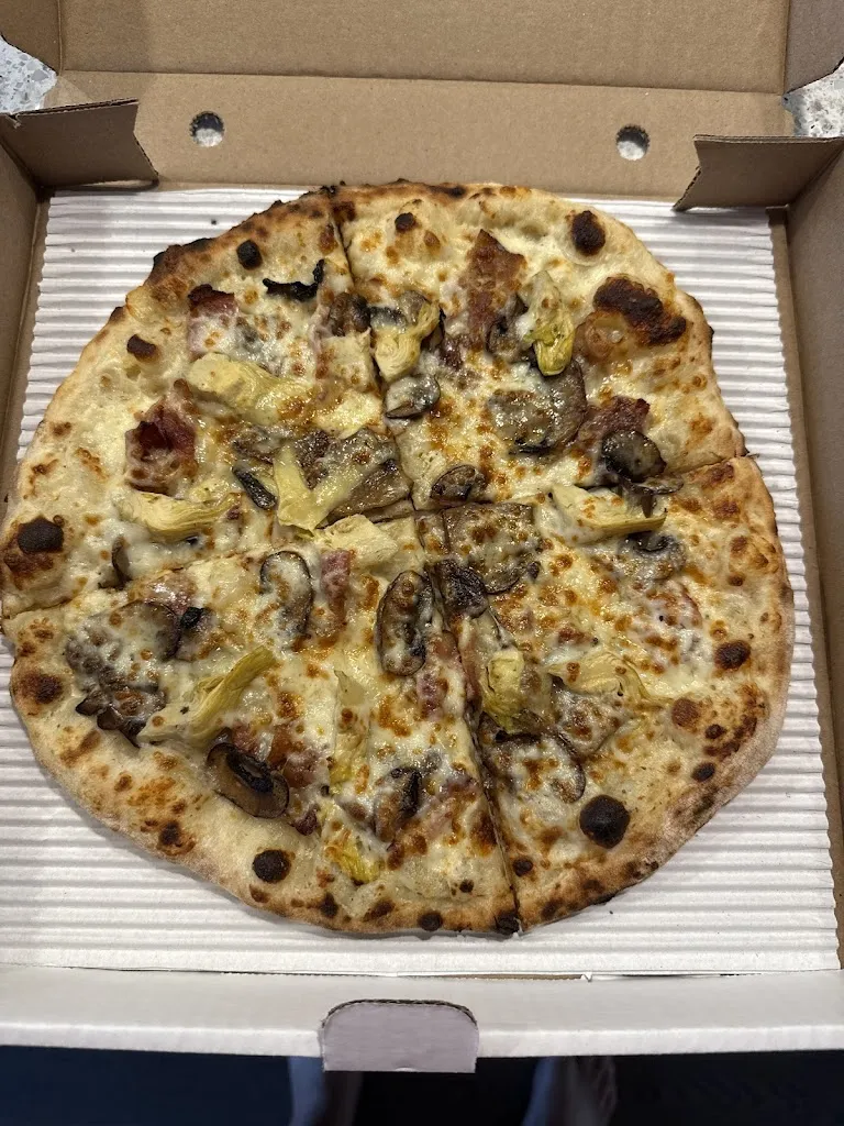 Shivkumoto Pizza_Almonte_slider_image_3