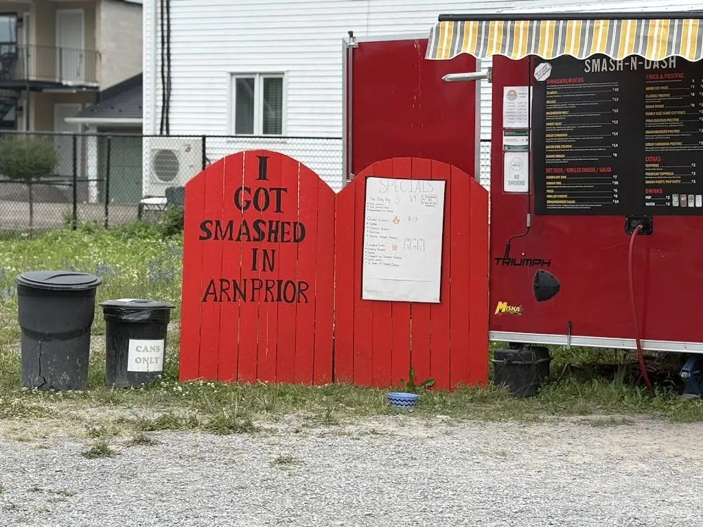 Smash N Dash Smashburgers_Almonte_slider_image_1