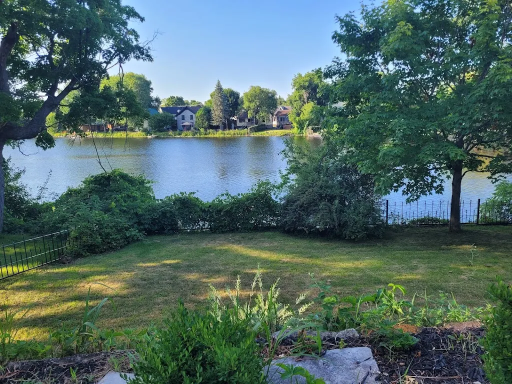 L Hall_The Monte_Almonte_review