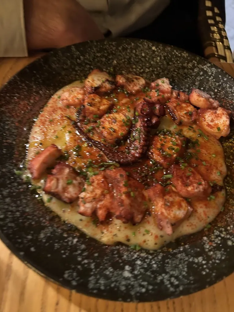 Amir Hefni_Anica Waksman_Almonte_review