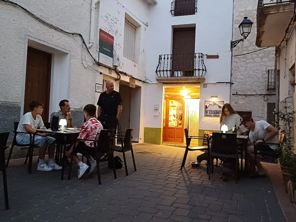 La Esquinita - Bistro Benifato_Benifato_slider_image_3