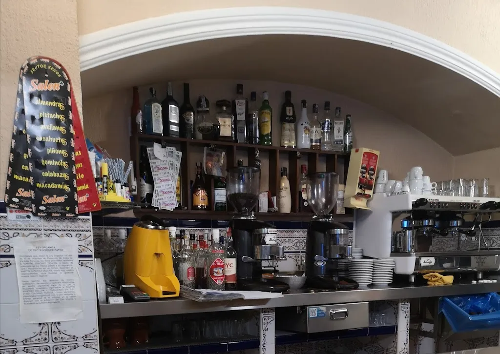 Dragomir Angeloff_Bar Parada_Calañas_review