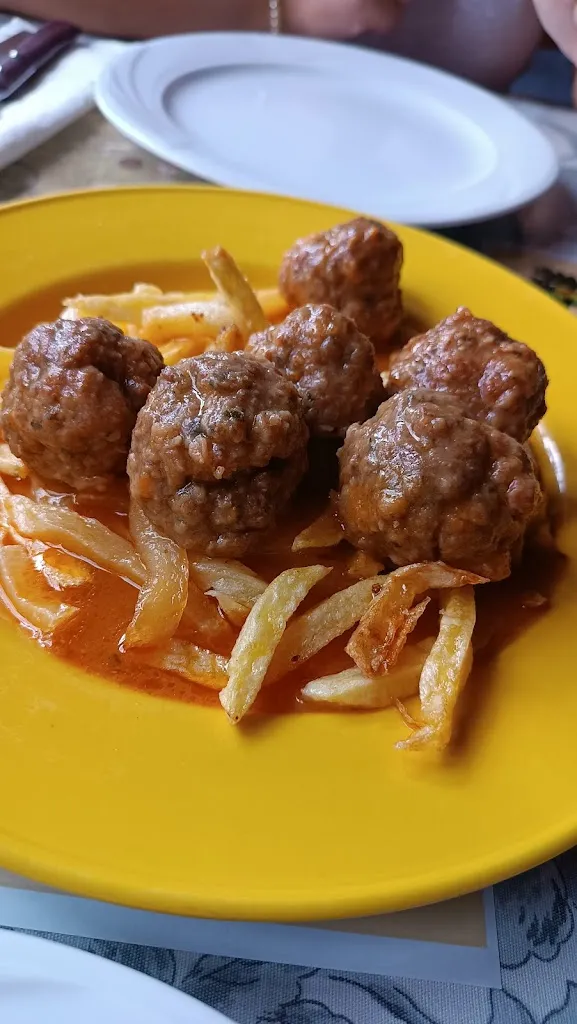 Héctor Archilla Segade_Mesón El Roble_Castaño del Robledo_review