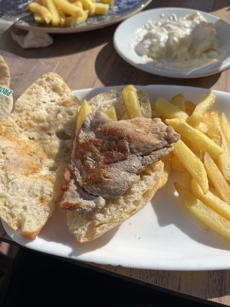 mariam muñoz_Oriental_Bollullos par del Condado_review