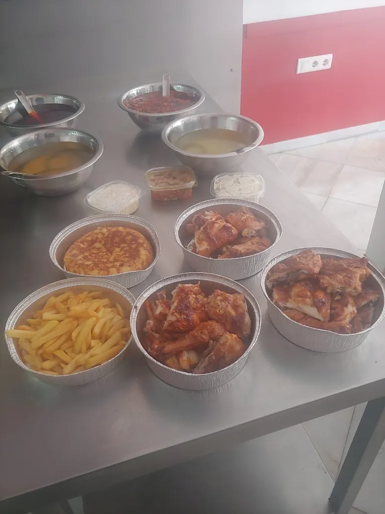 ASADOR DE POLLOS AL CARBÓN AMADOR_Bollullos par del Condado_slider_image_3