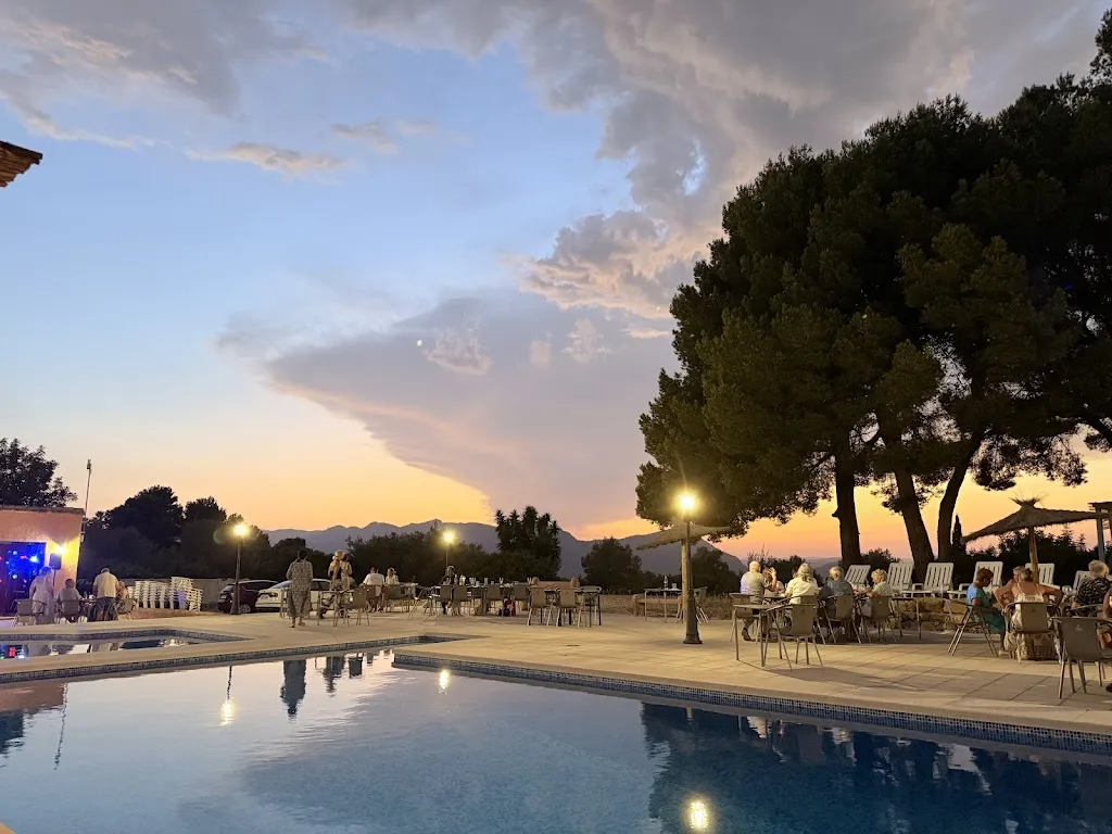 Ruaraidh Innes_Pool Bar & Restaurant_Benidoleig_review