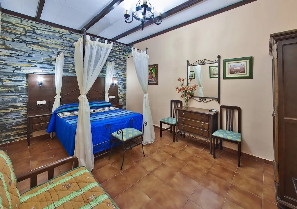 Hostal Restaurante Lirio restaurant in Bollullos par del Condado