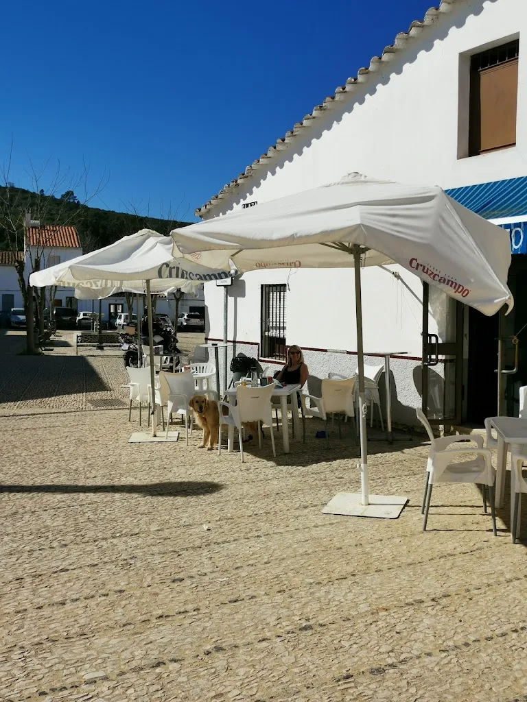 Gawaine Lewis_Bar cafetería El marqués_Corteconcepción_recensione