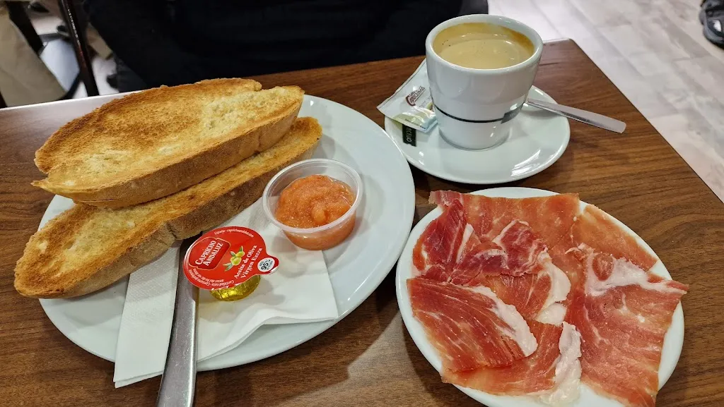 Santiago López Izquierdo_Café-bar Museo_Aracena_review