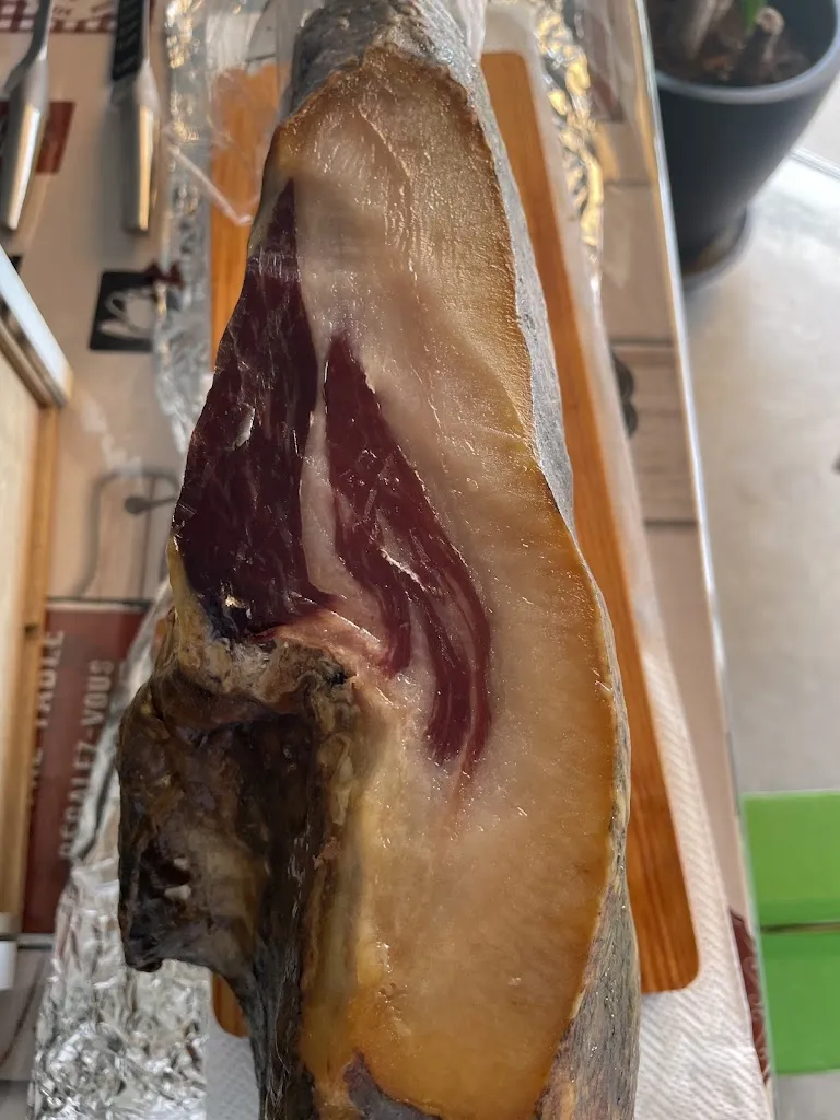 David Moreno_Jamones y productos ibéricos de calidad | RR Ibéricos_Aracena_recensione