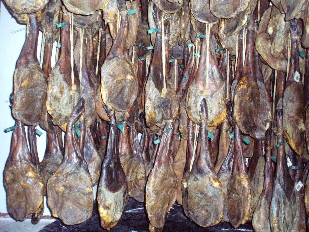 JAMONES IBÉRICOS CORONADO_Cumbres de San Bartolomé_slider_image_2