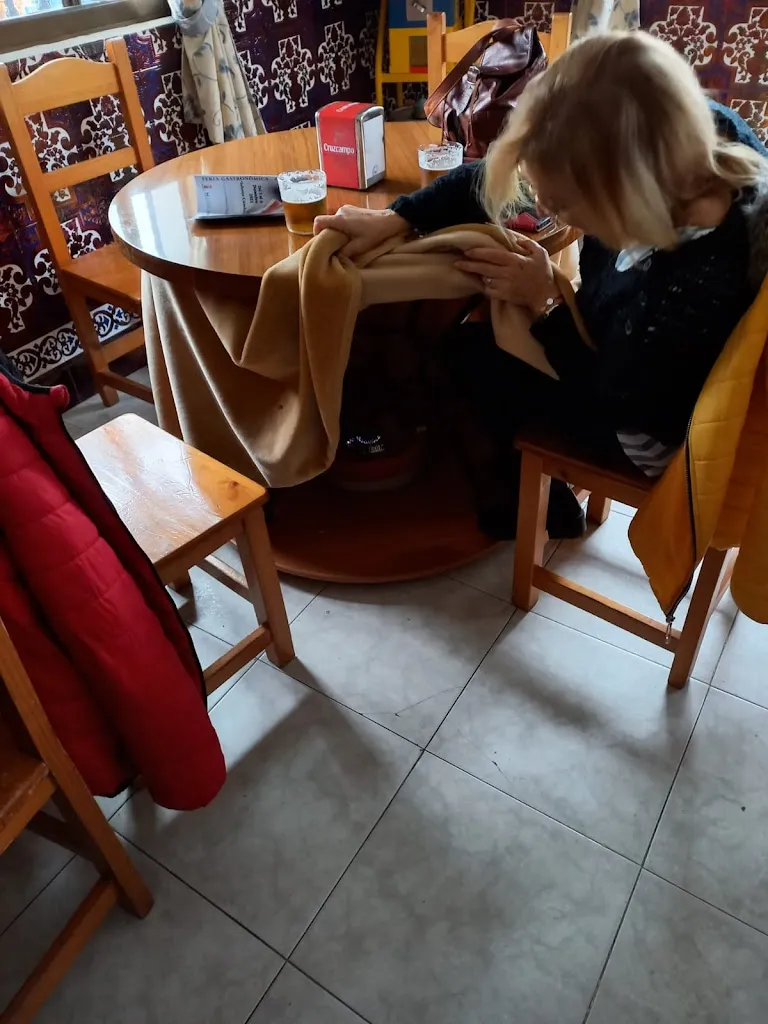 chari hidalgo guerra_BAR CANALES_Cumbres de Enmedio_review