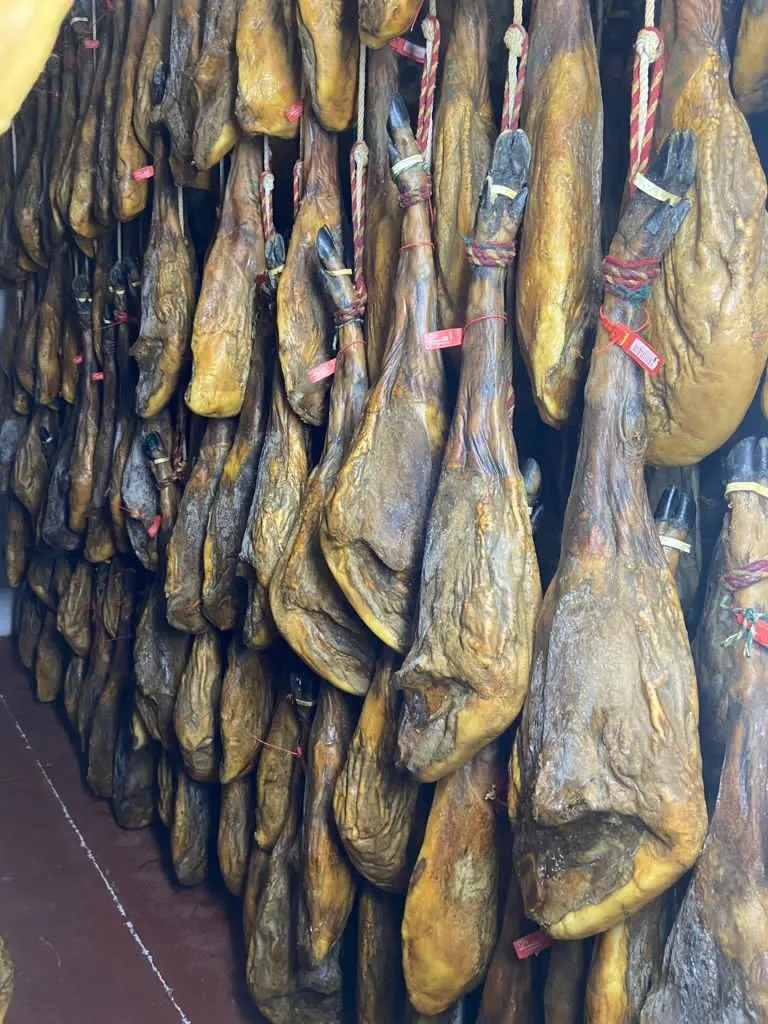 Jamones Francisco Navarro Carranza restaurant in Cumbres de Enmedio