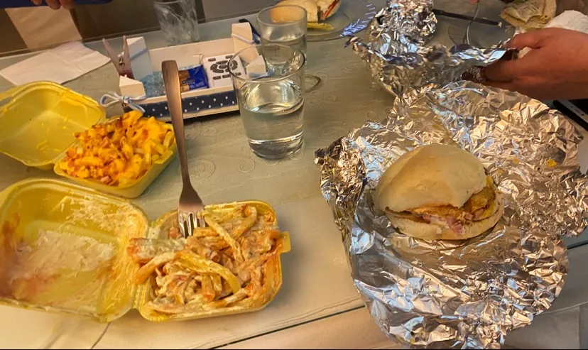 Teresa Álvarez Balbontin_Burguer Rocío_Cartaya_review