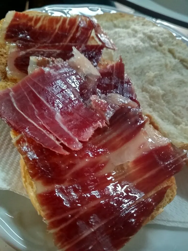 Daniel Martin Benito_CAFÉ-BAR-RESTAURANTE 