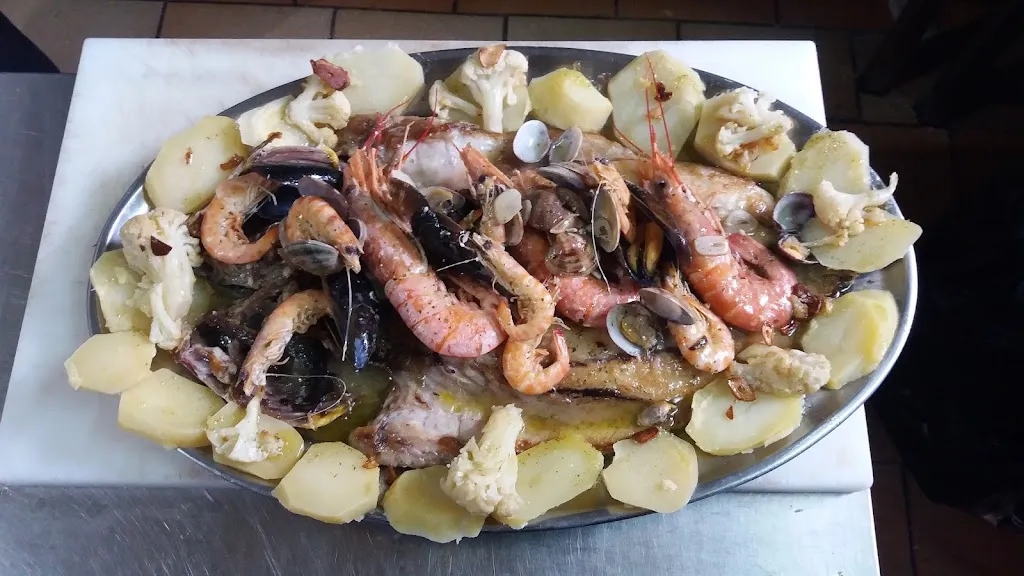 CAFÉ-BAR-RESTAURANTE 