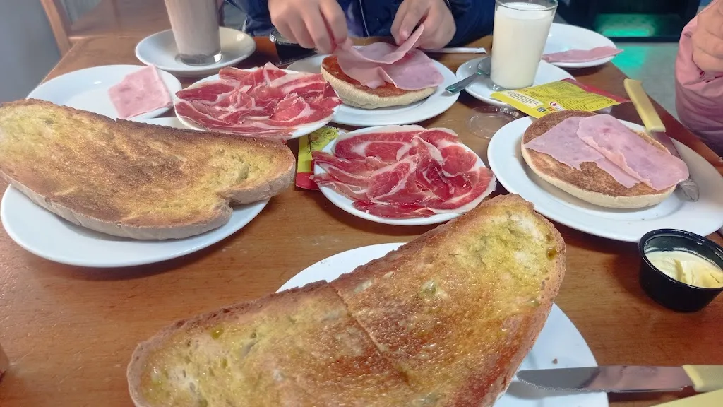 El Cruce Hostal-Restaurante_Marines Los_slider_image_3