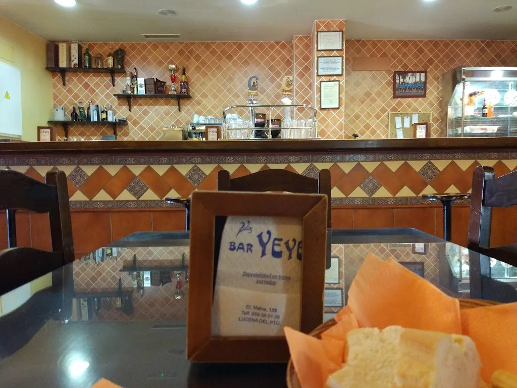 Bar Yeye restaurant in Lucena del Puerto
