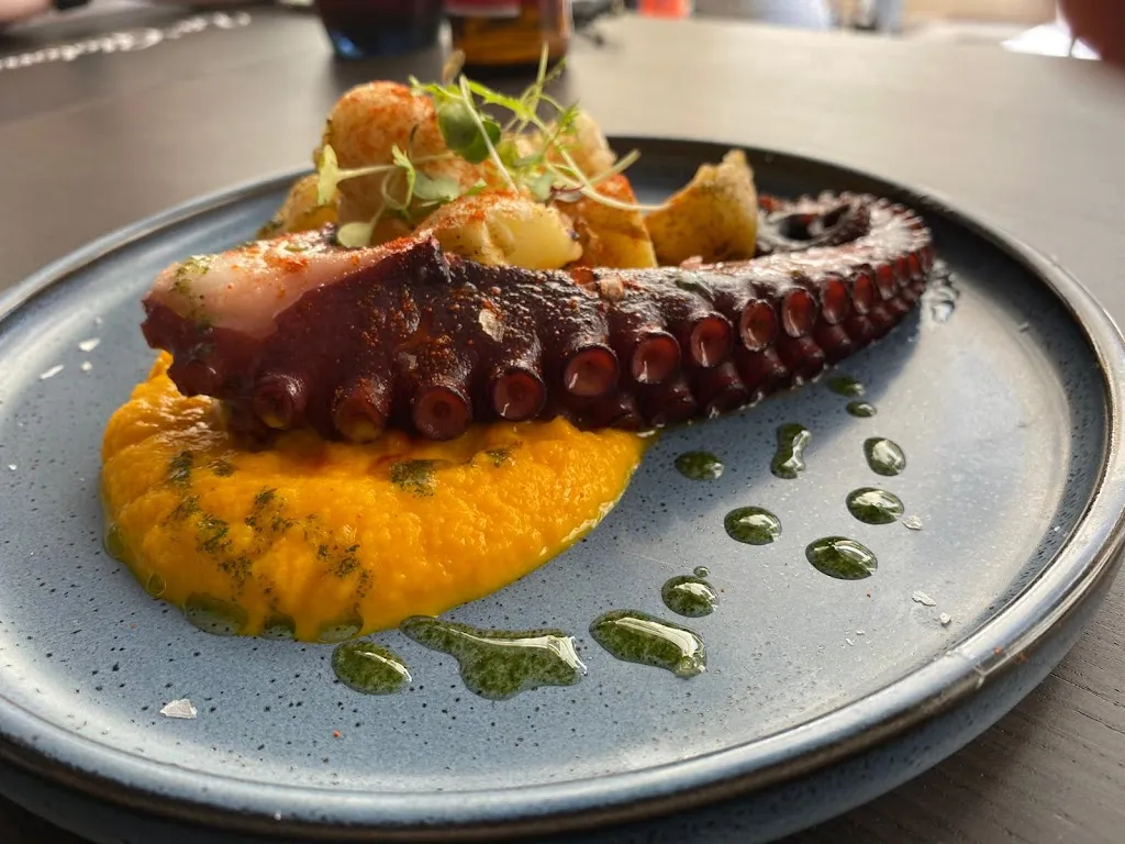 La Glotona Bar & Kitchen_Lucena del Puerto_slider_image_3