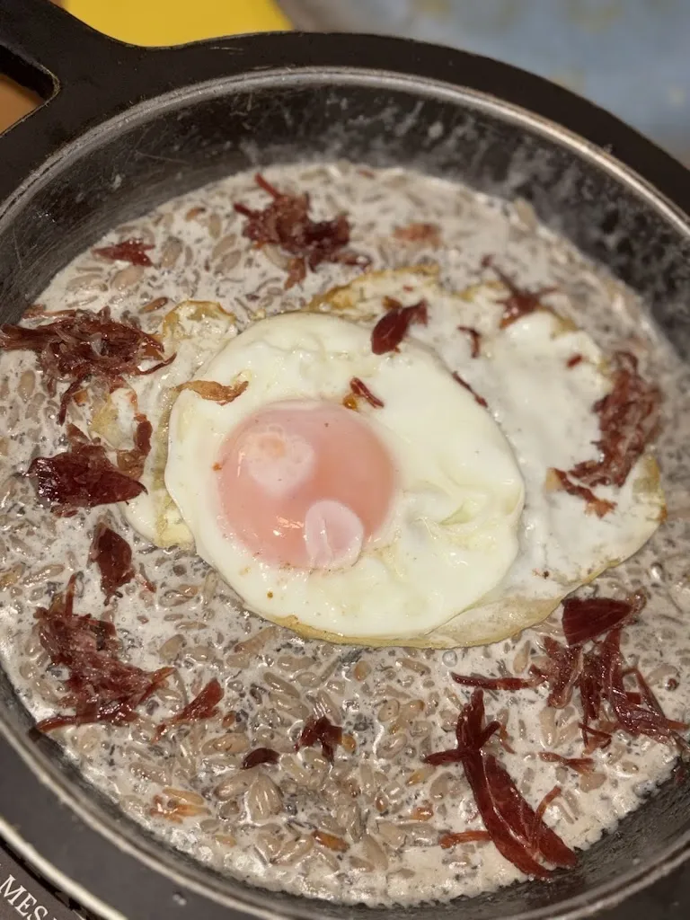 Claudia Martin_La Mafia se sienta a la mesa_Lucena del Puerto_recensione