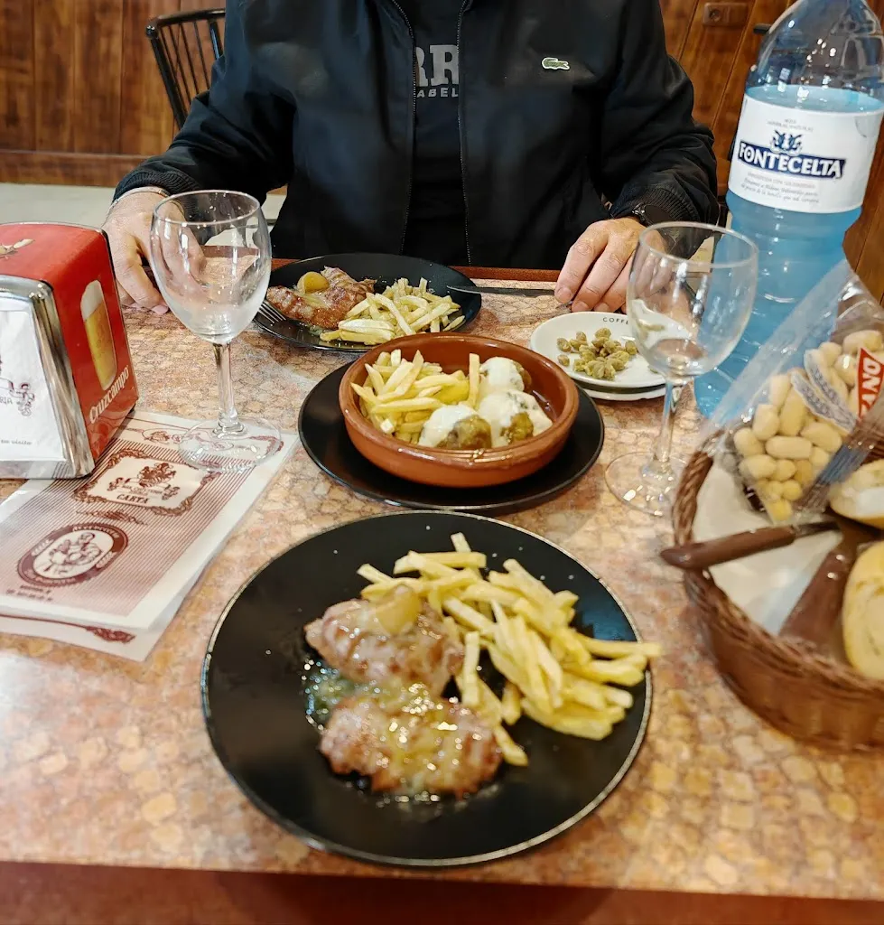 caty stigliano_Cafe Bar Nassau_Niebla_review