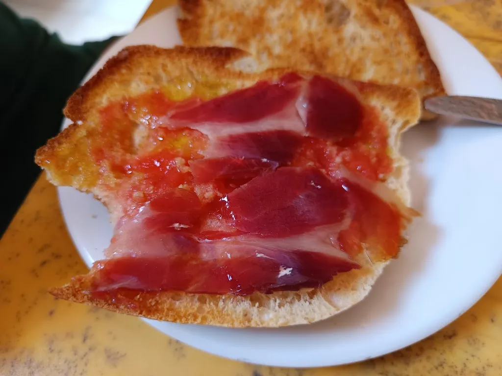 Ernesto Is_Confitería Cafetería Carmen_Palma del Condado La_recensione