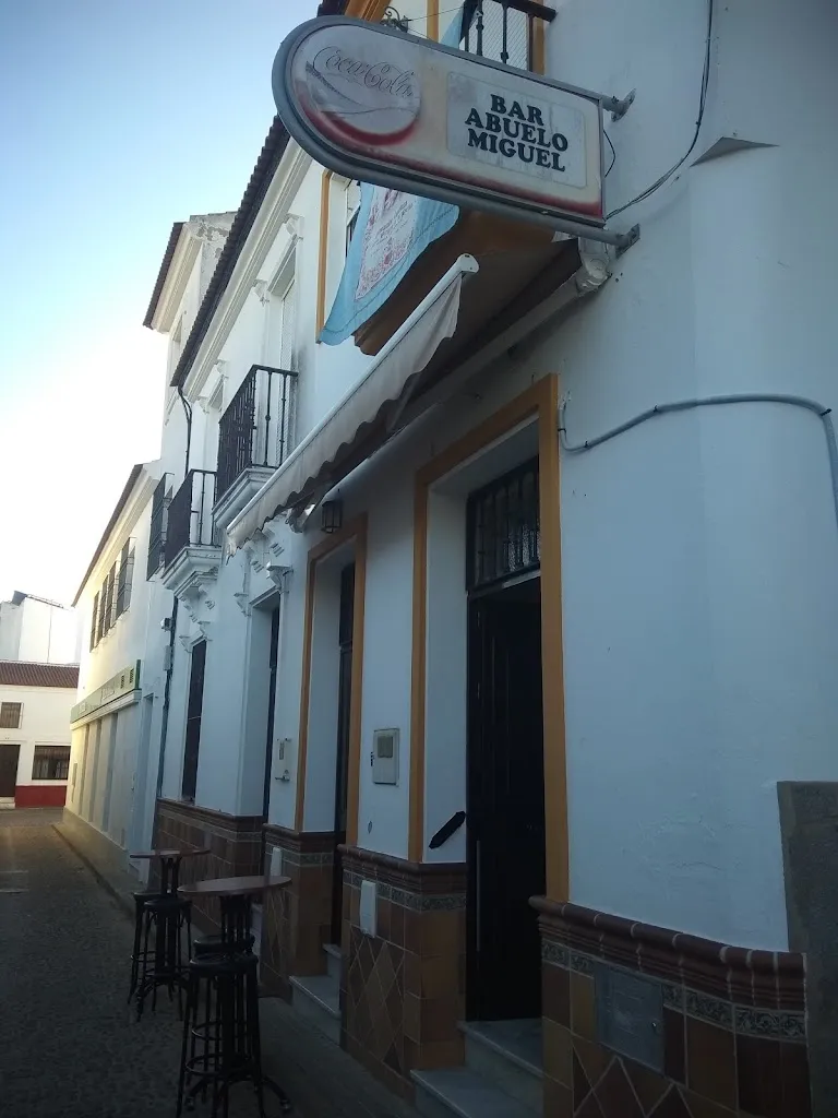 Cafetería Bar Abuelo Migué_Puebla de Guzmán_slider_image_3