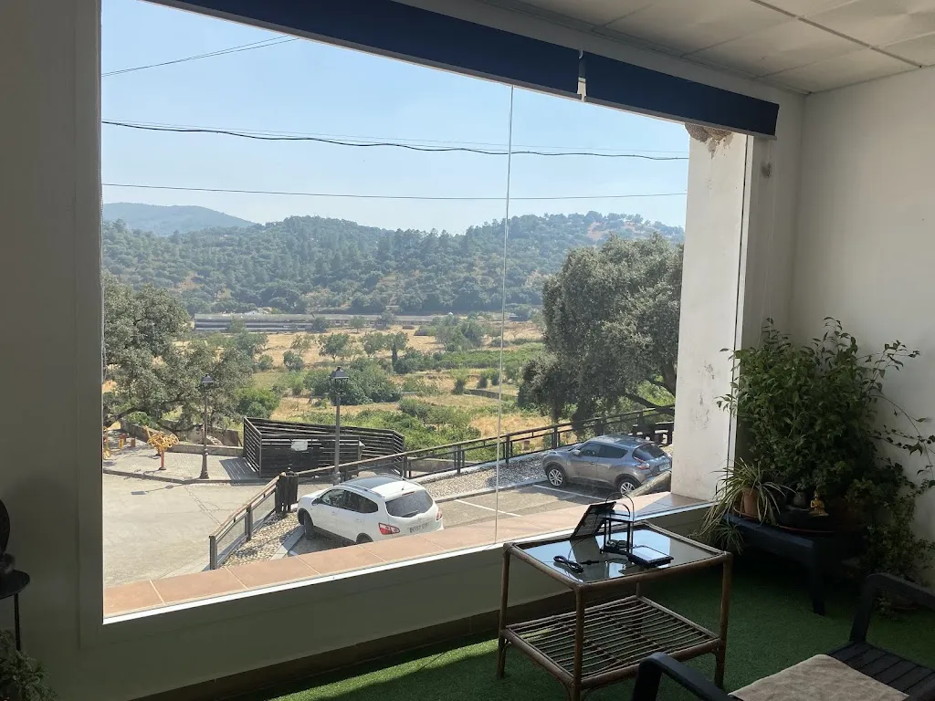 Daniel Escribano_La Revuelta_Puerto Moral_review