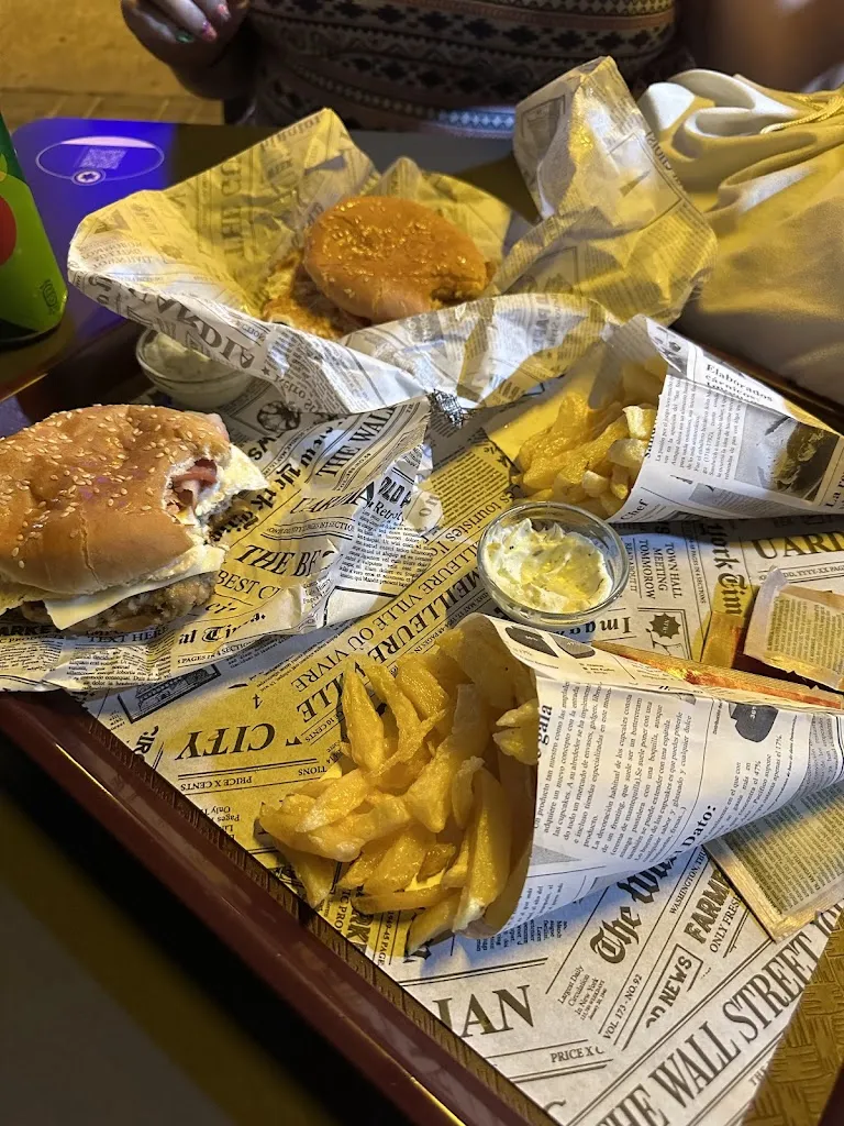 Juan Félix Serrano Cabrera_Burger La antigua Estación_Lepe_review