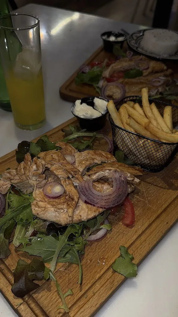 Denisa Amzulescu_THE BISTRO panacea london lounge_Benidorm_review