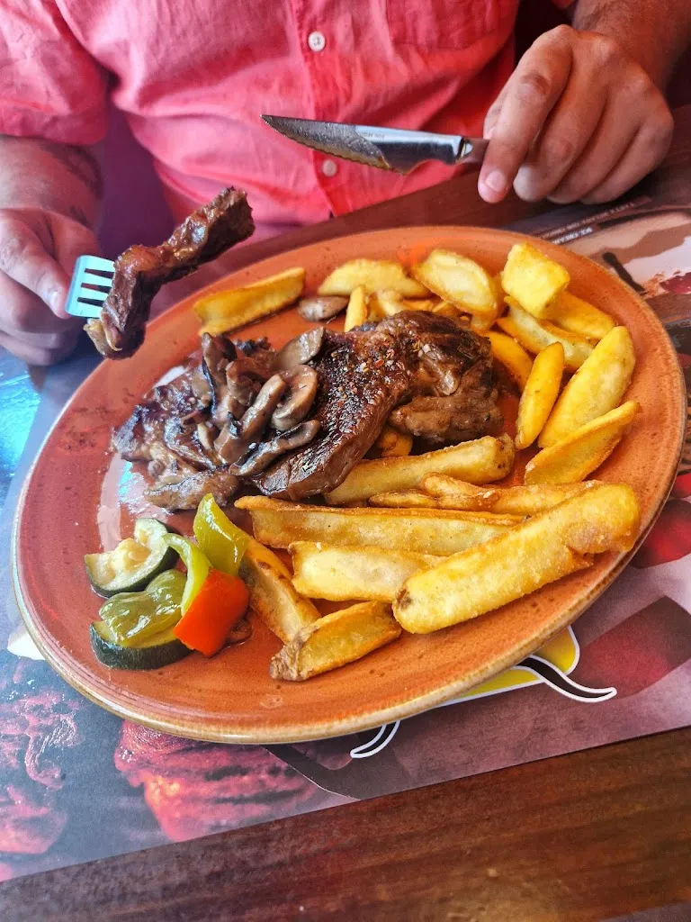 Kirstie Jones_Grill House_Benidorm_review