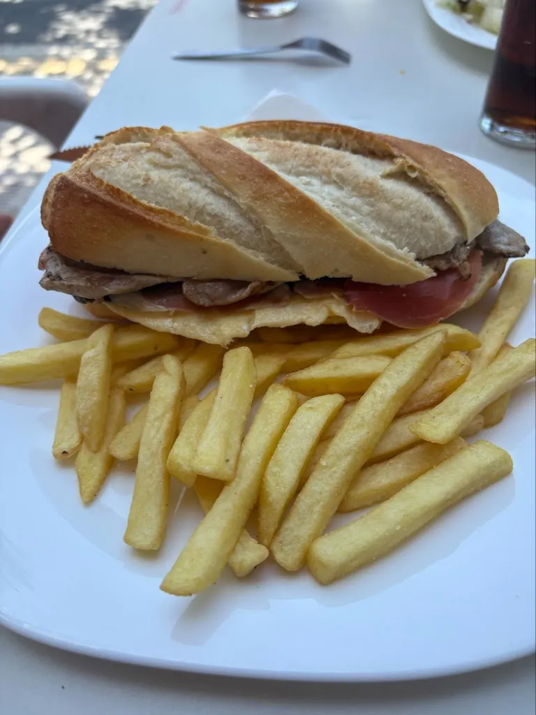 Salón-Cafetería La Frontera restaurant in Rosal de la Frontera