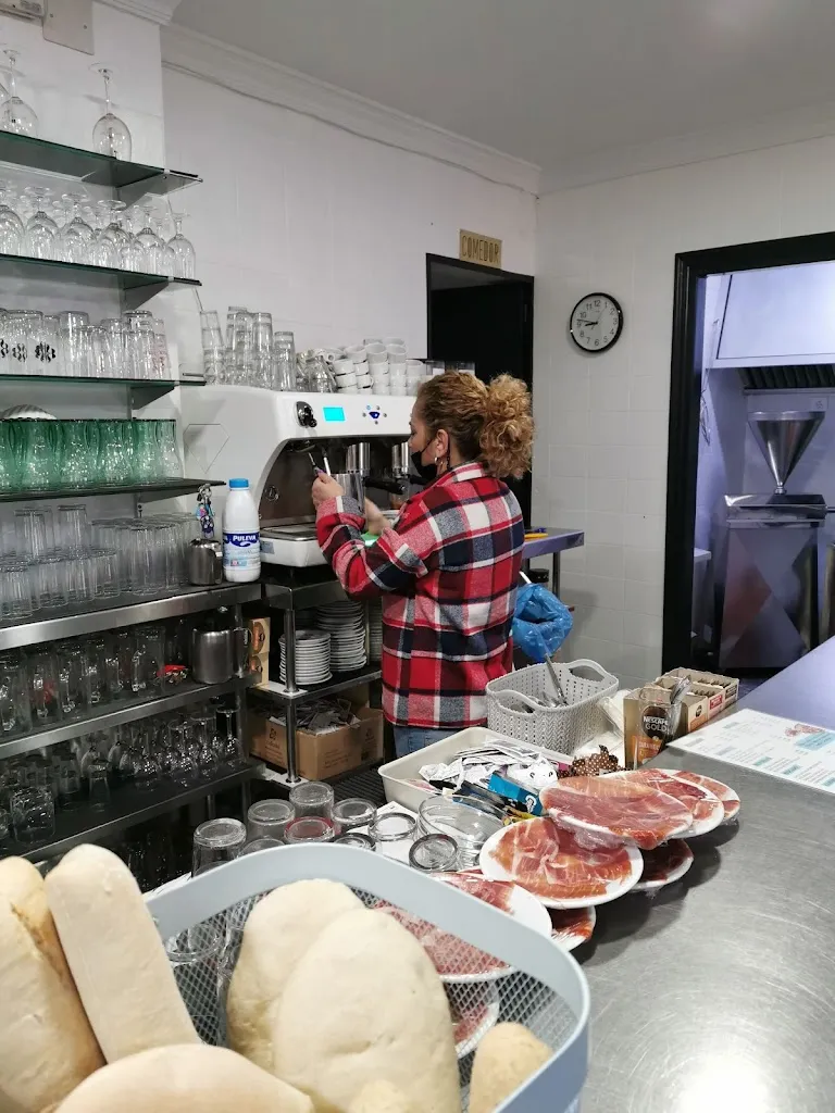 Manuel Mestre_Bar El Cine_Rociana del Condado_recensione