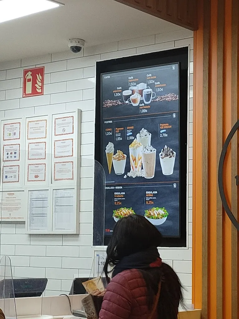 Popeyes Louisiana Kitchen restaurant in Santa Ana la Real