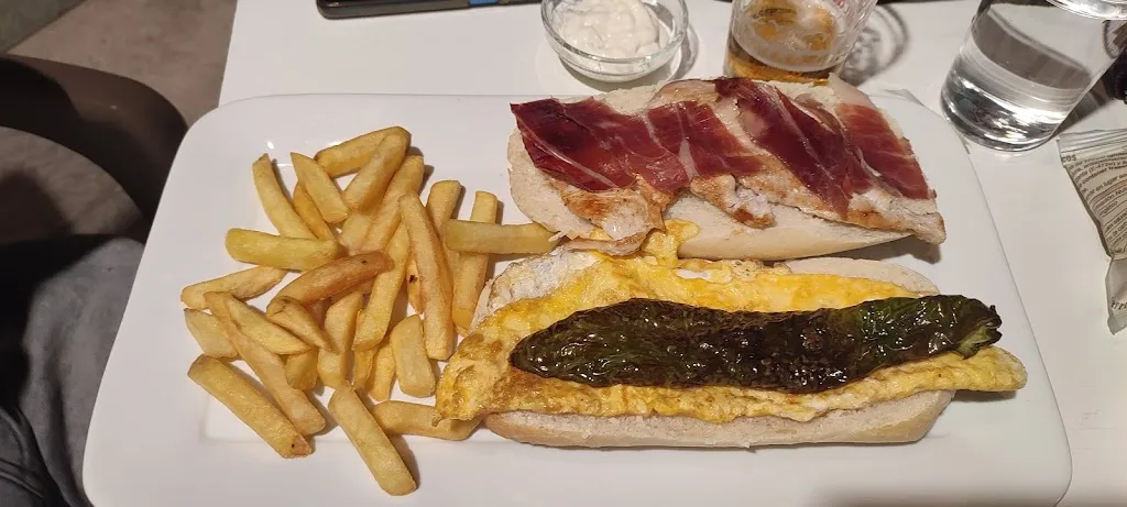 ainoa marquez_Bar Restaurante Peña Flamenca_San Juan del Puerto_review