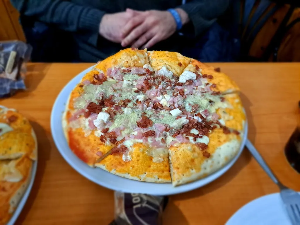 Pizzeria la Plazoleta restaurant in Villalba del Alcor