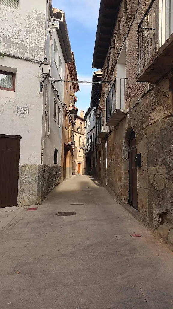 Peter Knight_Apartamentos Vino Tinto Adahuesca_Adahuesca_recensione