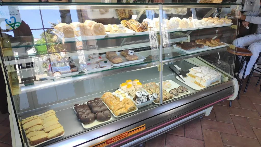 Cafeteria- Pasteleria La Miloja restaurant in Villanueva de los Castillejos